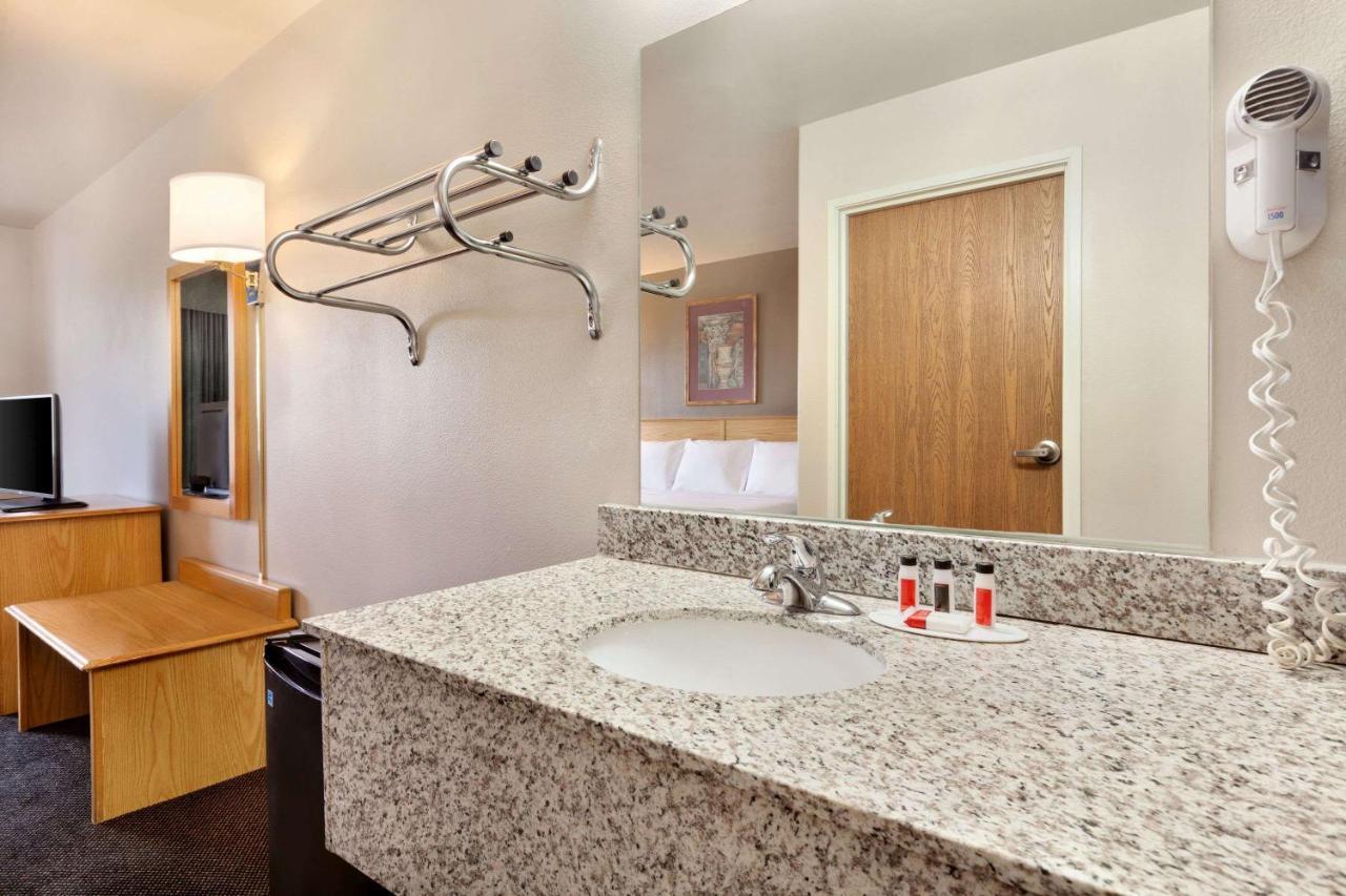 Travelodge By Wyndham Yermo Dış mekan fotoğraf